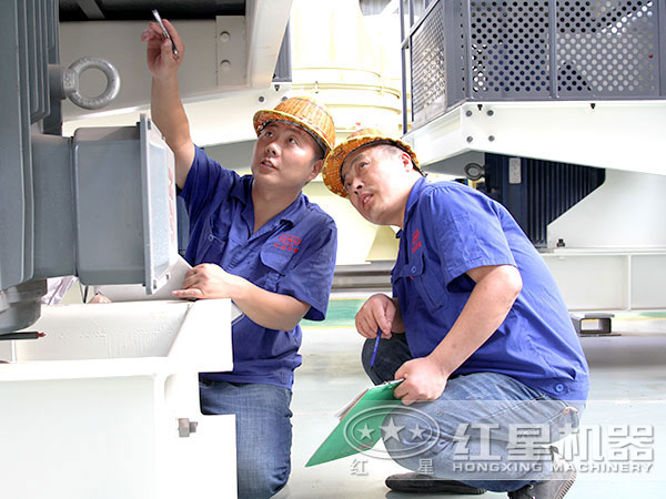 磨粉機廠家技術(shù)人員認真幫助調(diào)試、安裝