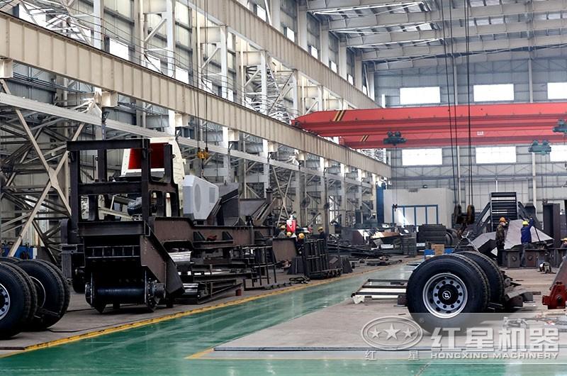 可流動的全自動錘式粉碎機(jī)車間生產(chǎn)，工匠精神，性能優(yōu)良